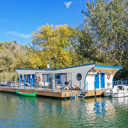 Ocarujuci Houseboat Na Dunaji Bratislava Esterno foto