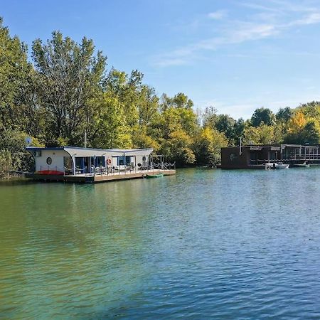 Ocarujuci Houseboat Na Dunaji Bratislava Esterno foto