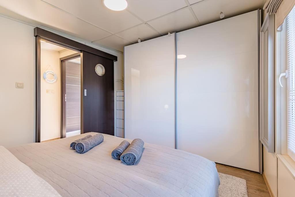 Ocarujuci Houseboat Na Dunaji Bratislava Esterno foto