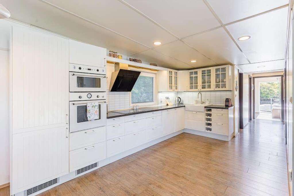 Ocarujuci Houseboat Na Dunaji Bratislava Esterno foto