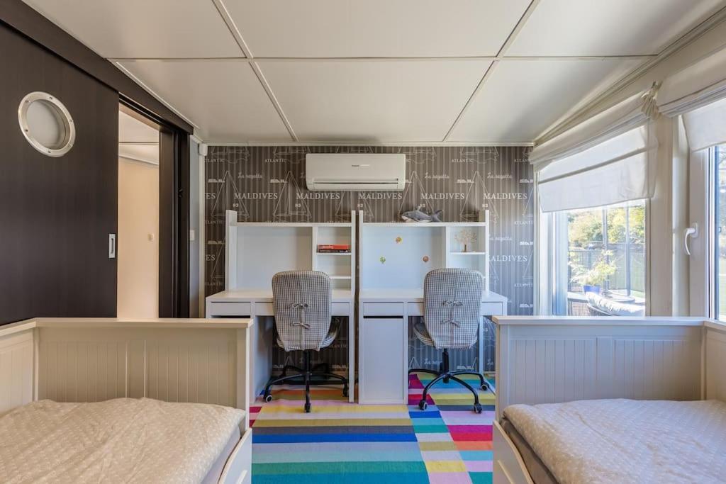 Ocarujuci Houseboat Na Dunaji Bratislava Esterno foto