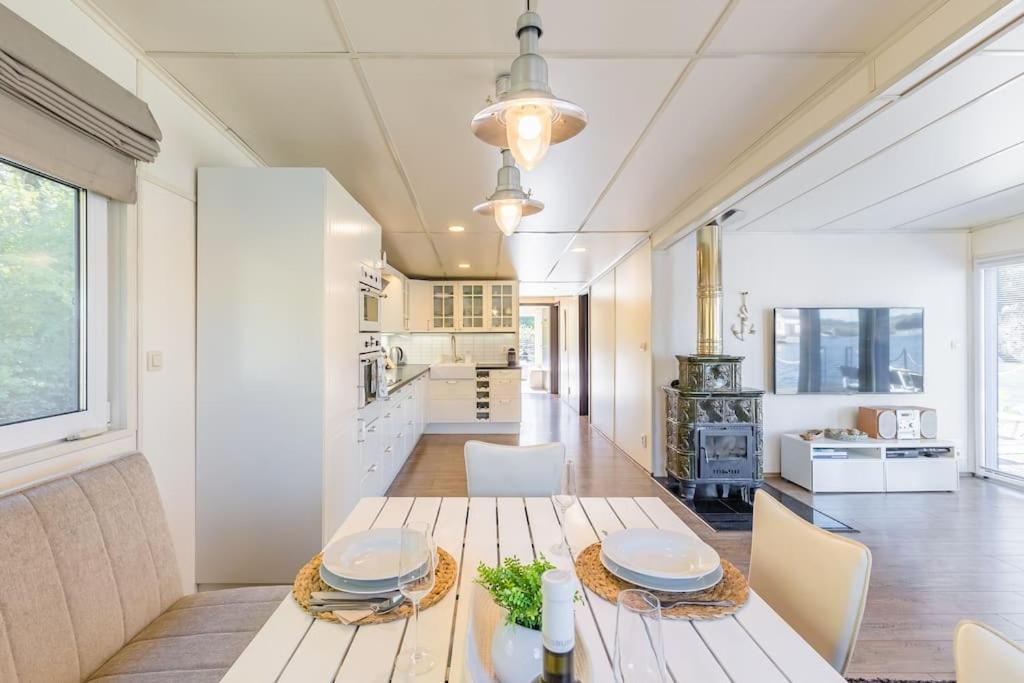 Ocarujuci Houseboat Na Dunaji Bratislava Esterno foto