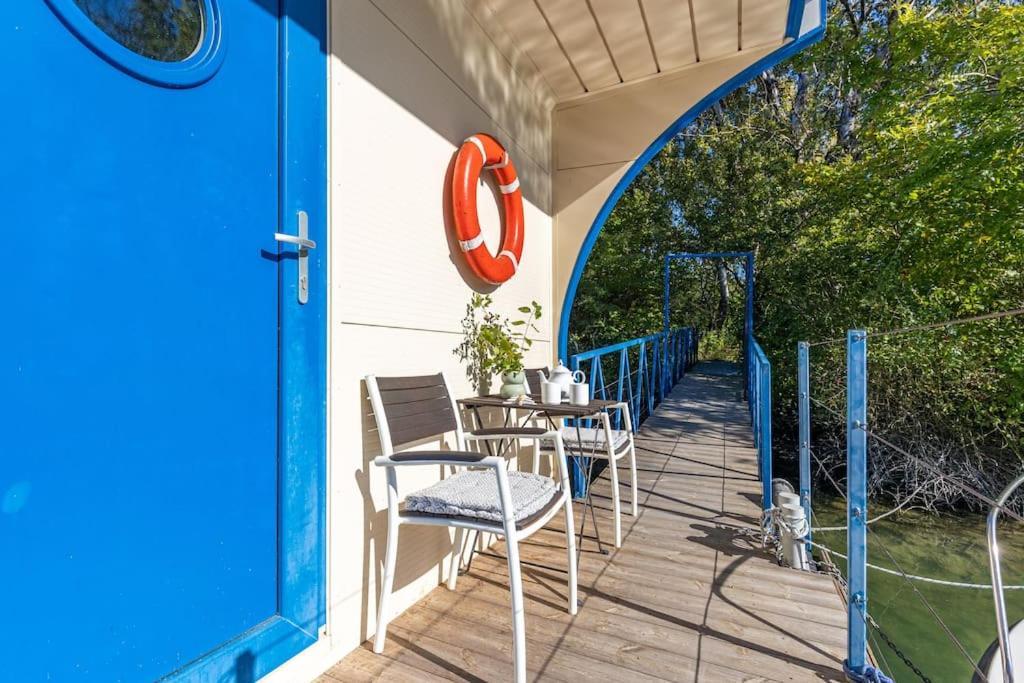 Ocarujuci Houseboat Na Dunaji Bratislava Esterno foto