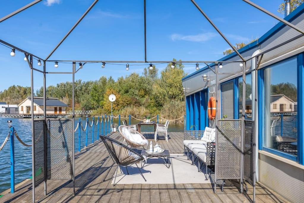 Ocarujuci Houseboat Na Dunaji Bratislava Esterno foto