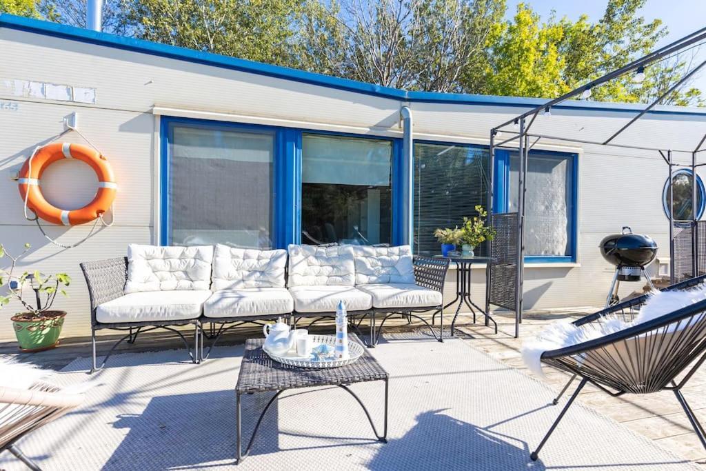 Ocarujuci Houseboat Na Dunaji Bratislava Esterno foto