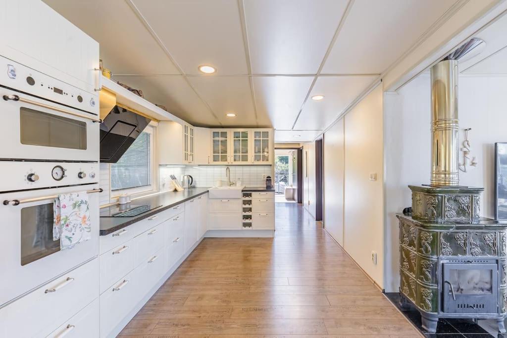 Ocarujuci Houseboat Na Dunaji Bratislava Esterno foto