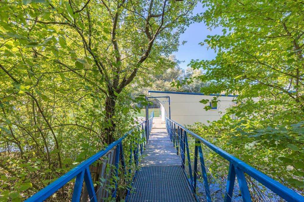 Ocarujuci Houseboat Na Dunaji Bratislava Esterno foto