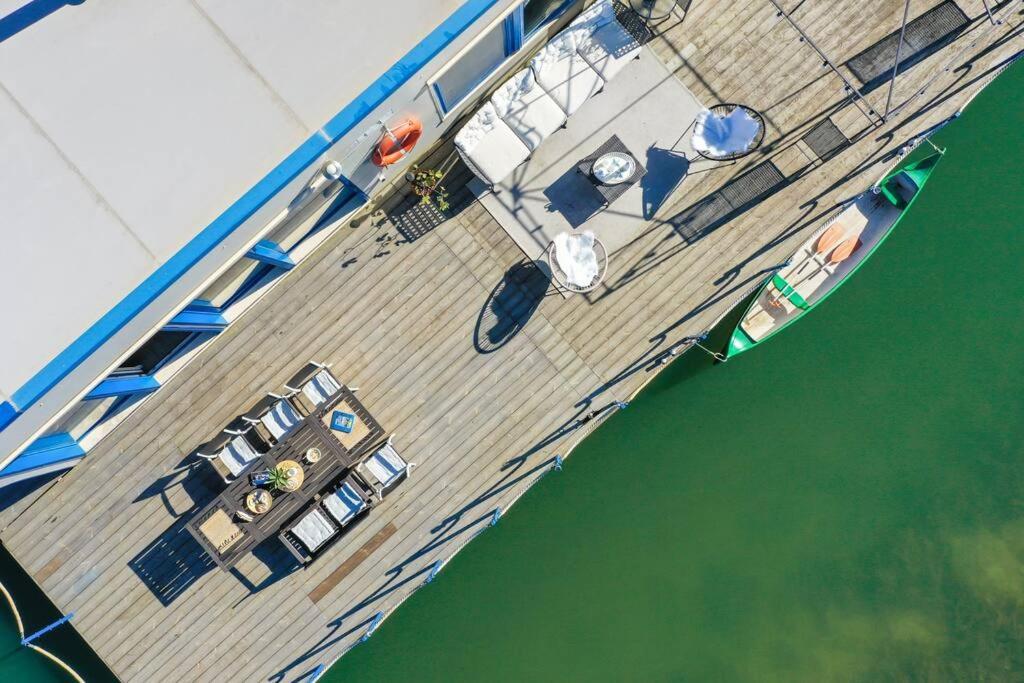 Ocarujuci Houseboat Na Dunaji Bratislava Esterno foto