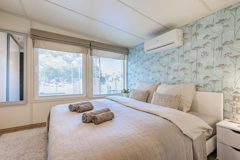 Ocarujuci Houseboat Na Dunaji Bratislava Esterno foto