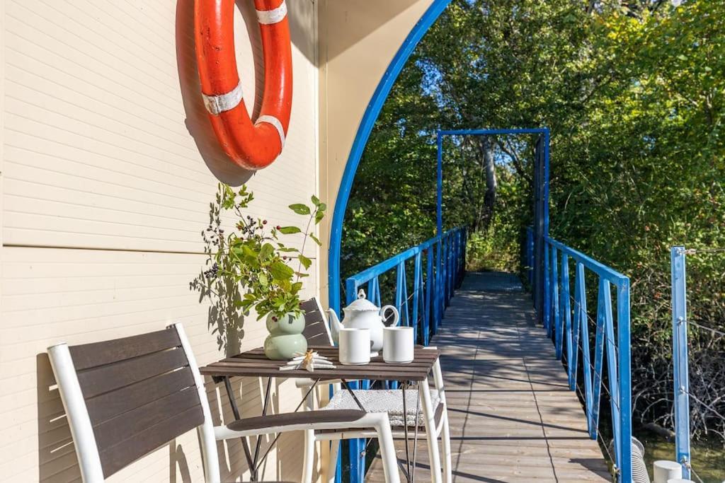 Ocarujuci Houseboat Na Dunaji Bratislava Esterno foto
